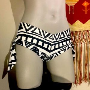 Roxy hipster bikini bottoms. XS